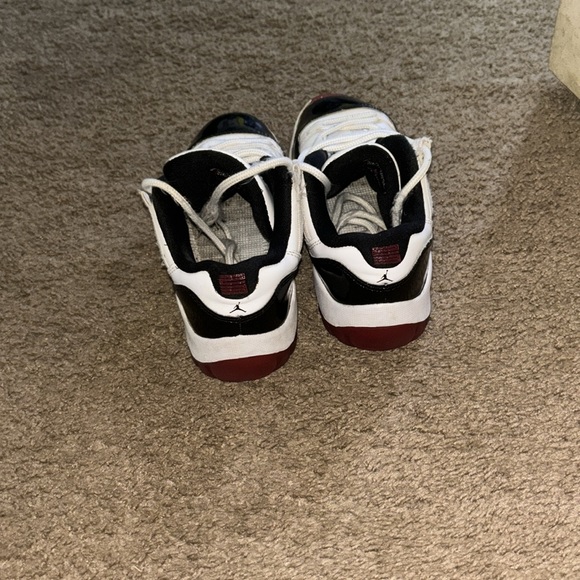 Kids Jordan’s size 1 - Picture 3 of 4